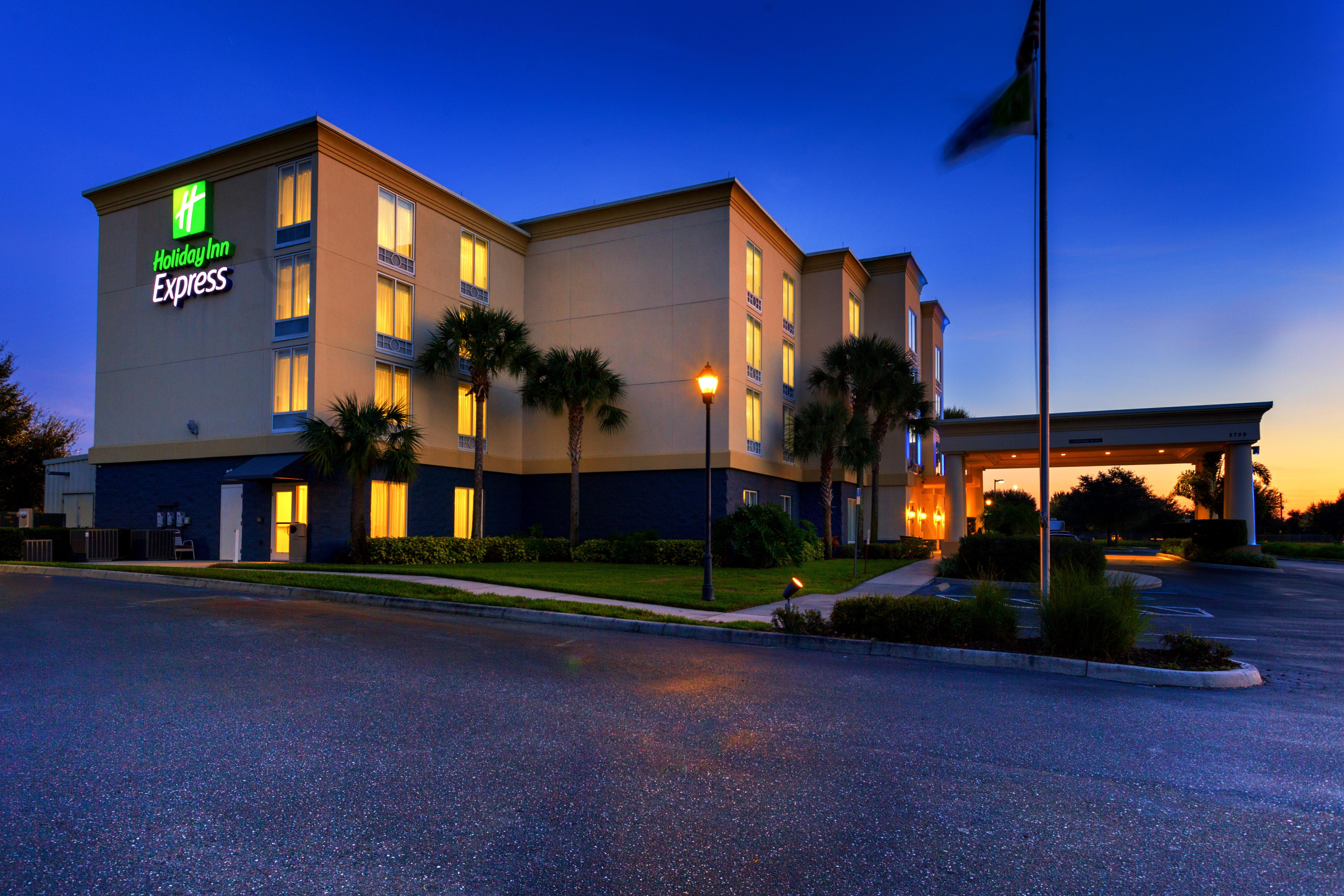 Holiday Inn Express Hotel & Suites Arcadia Exterior photo