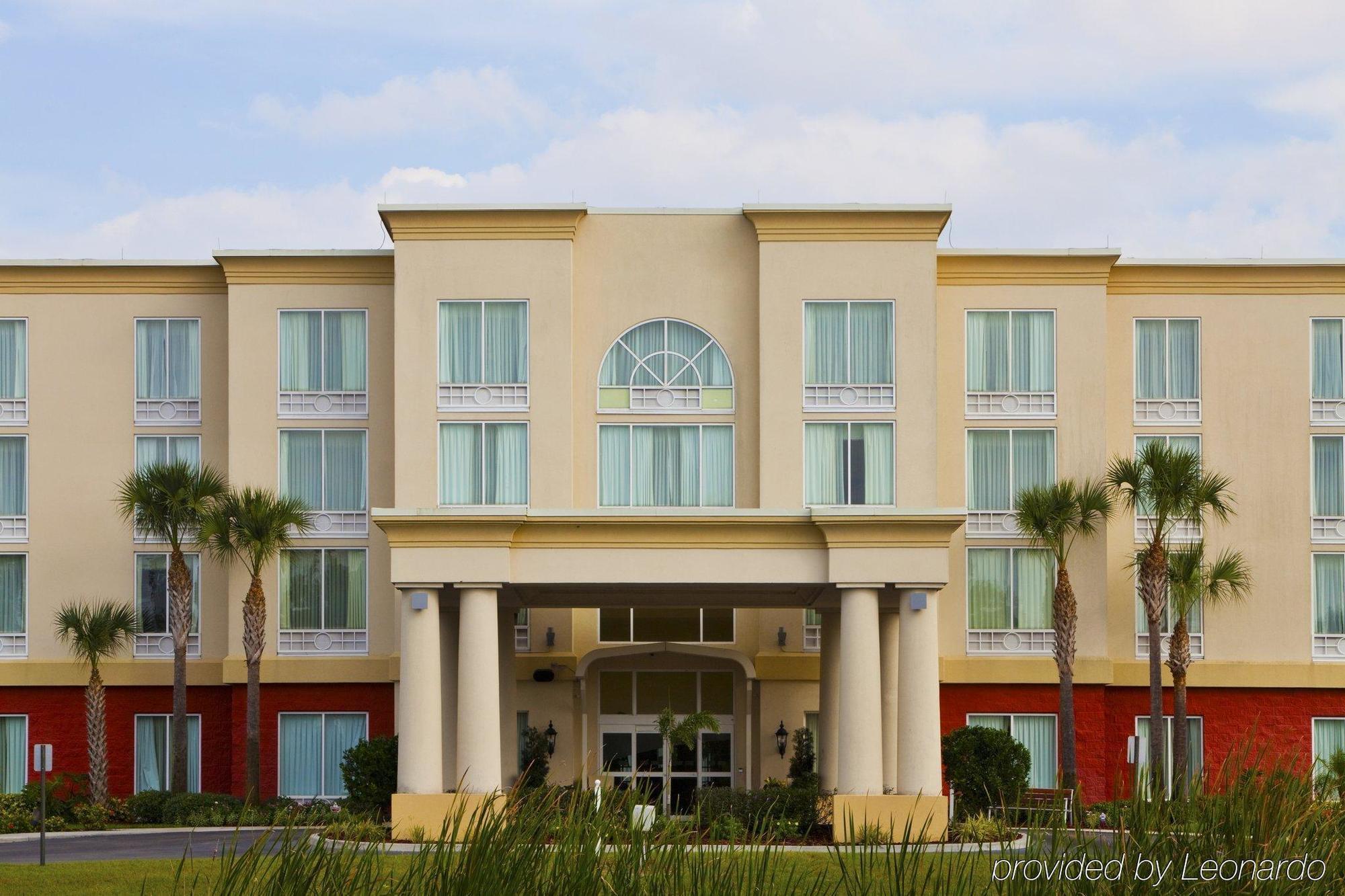 Holiday Inn Express Hotel & Suites Arcadia Exterior photo