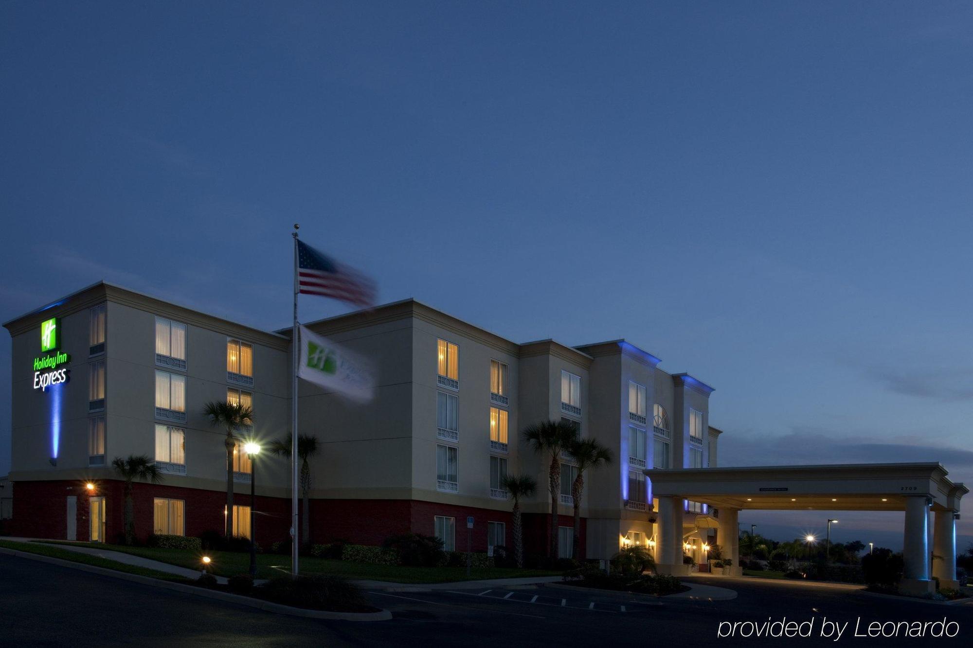 Holiday Inn Express Hotel & Suites Arcadia Exterior photo