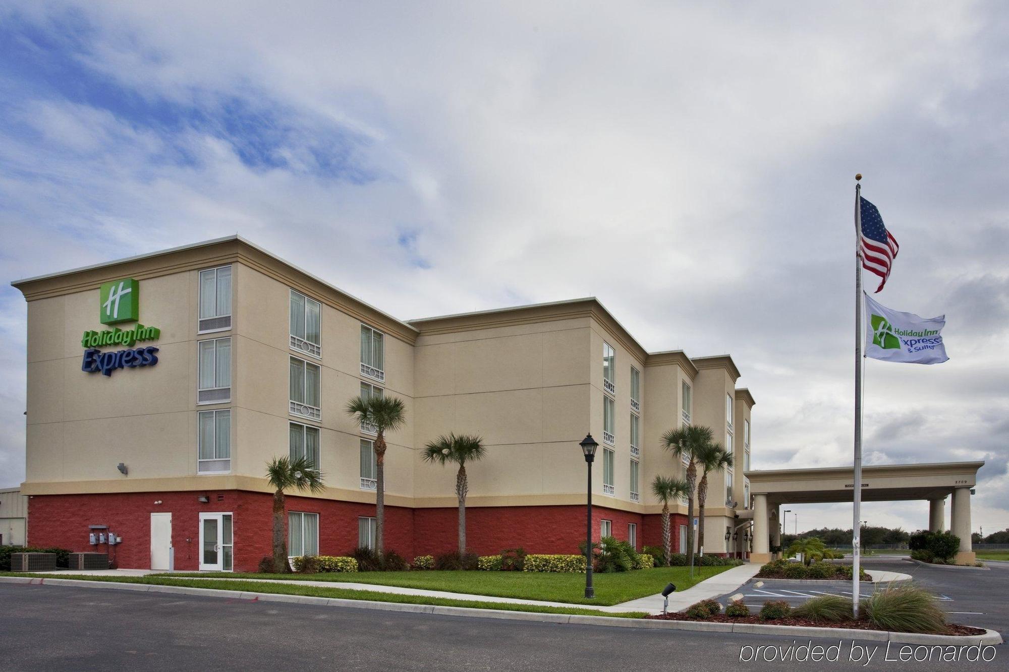 Holiday Inn Express Hotel & Suites Arcadia Exterior photo